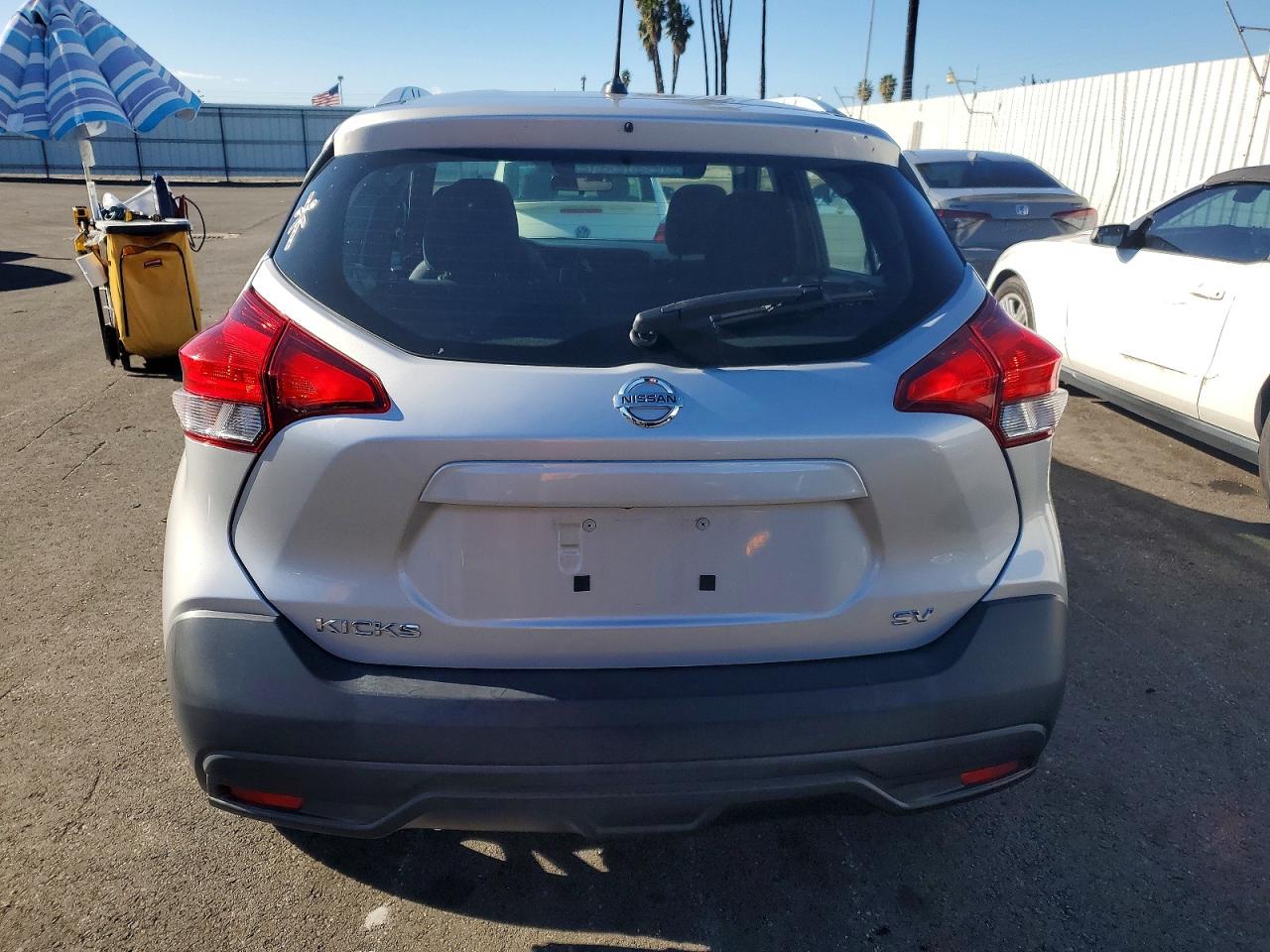 2019 NISSAN KICKS S photo 6