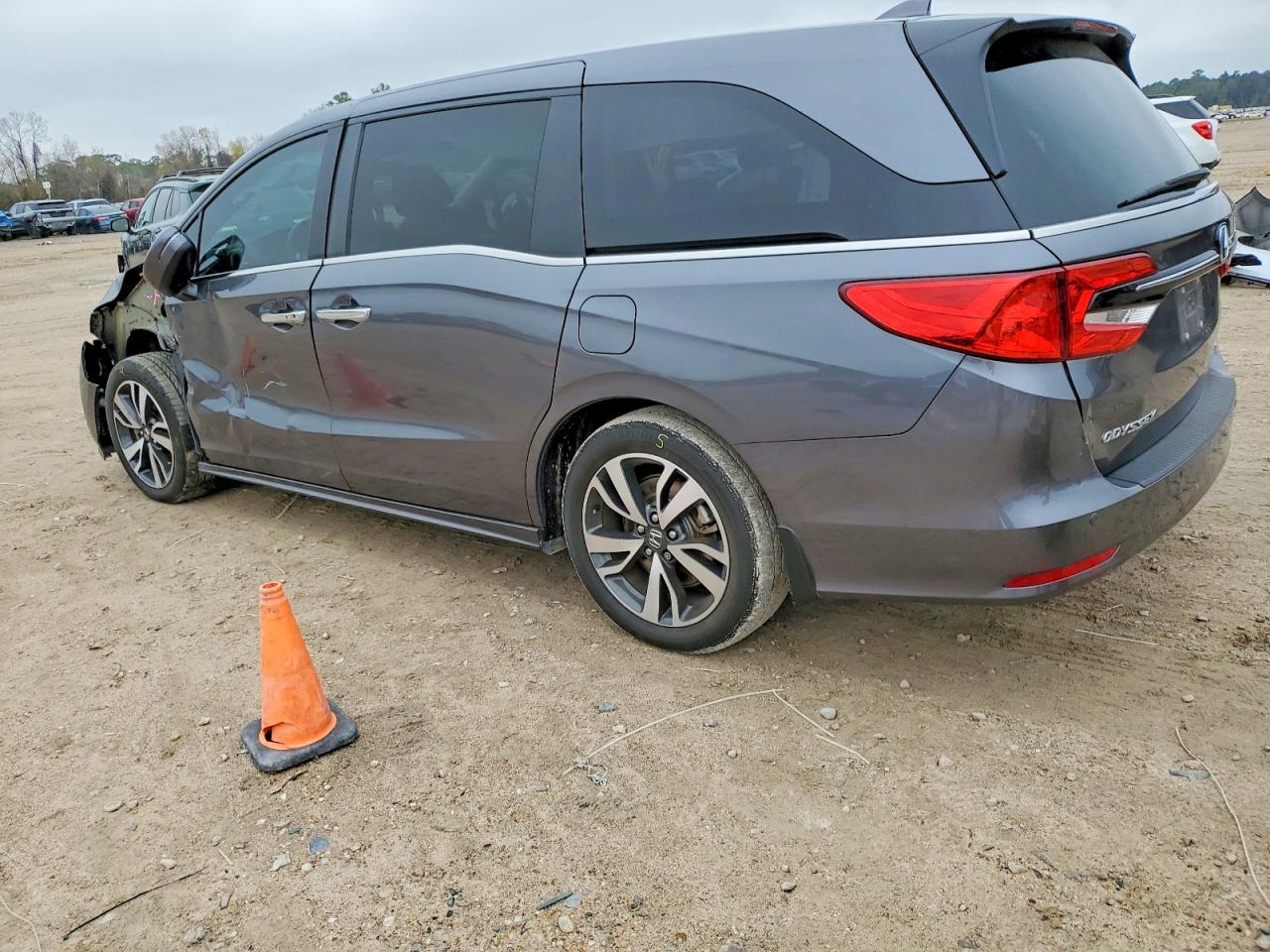 2023 HONDA ODYSSEY TOURING photo 2