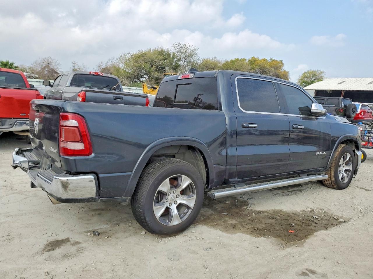 2019 RAM 1500 LARAMIE photo 5