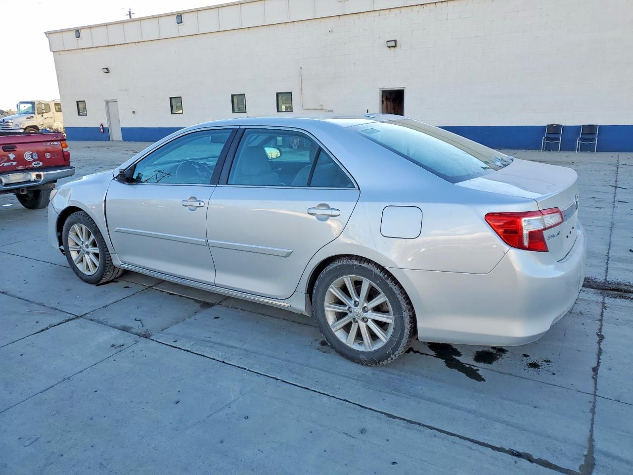 2014 TOYOTA CAMRY photo 2