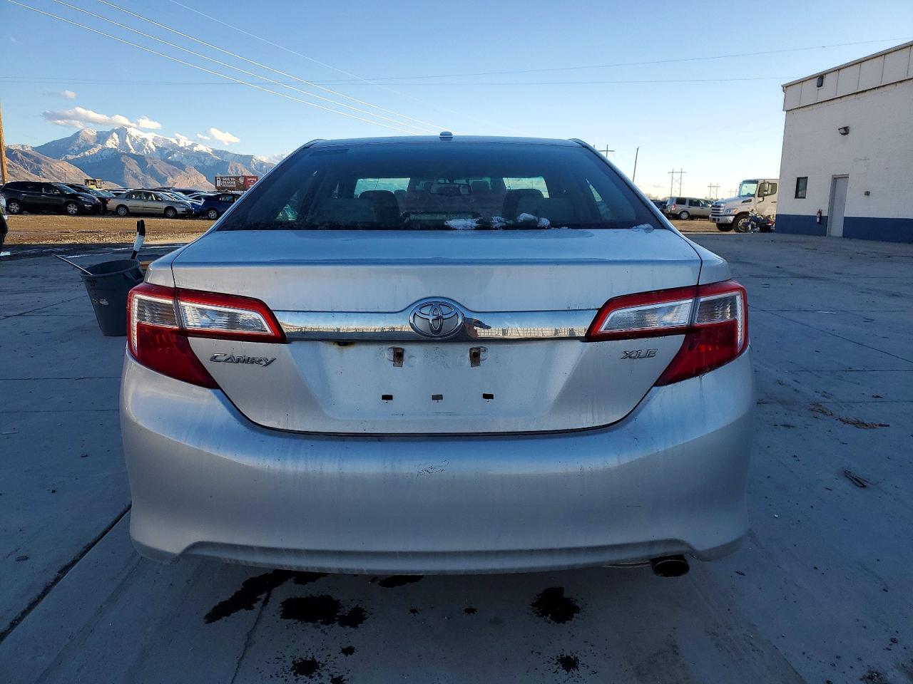 2014 TOYOTA CAMRY photo 6
