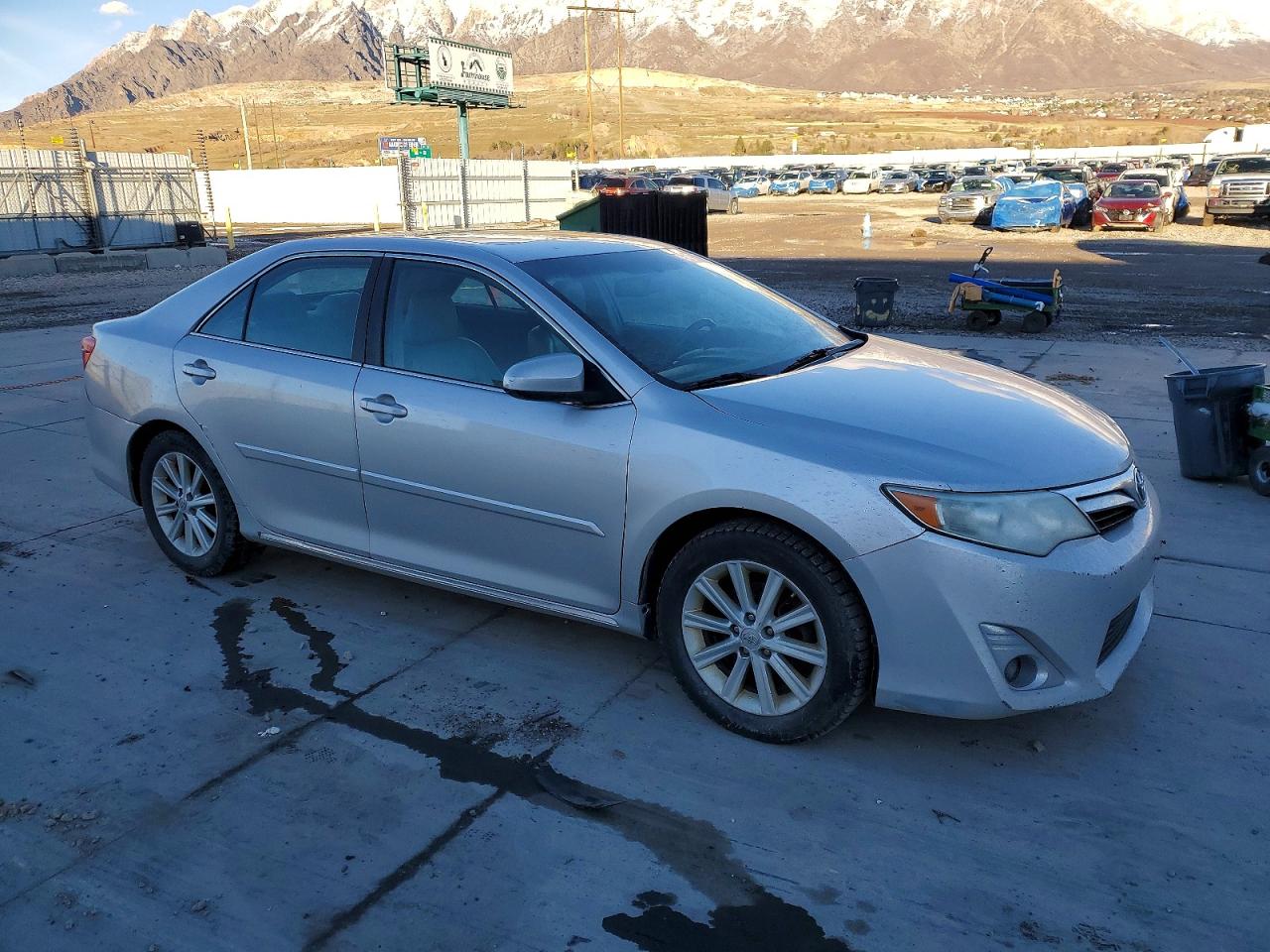 2014 TOYOTA CAMRY photo 4