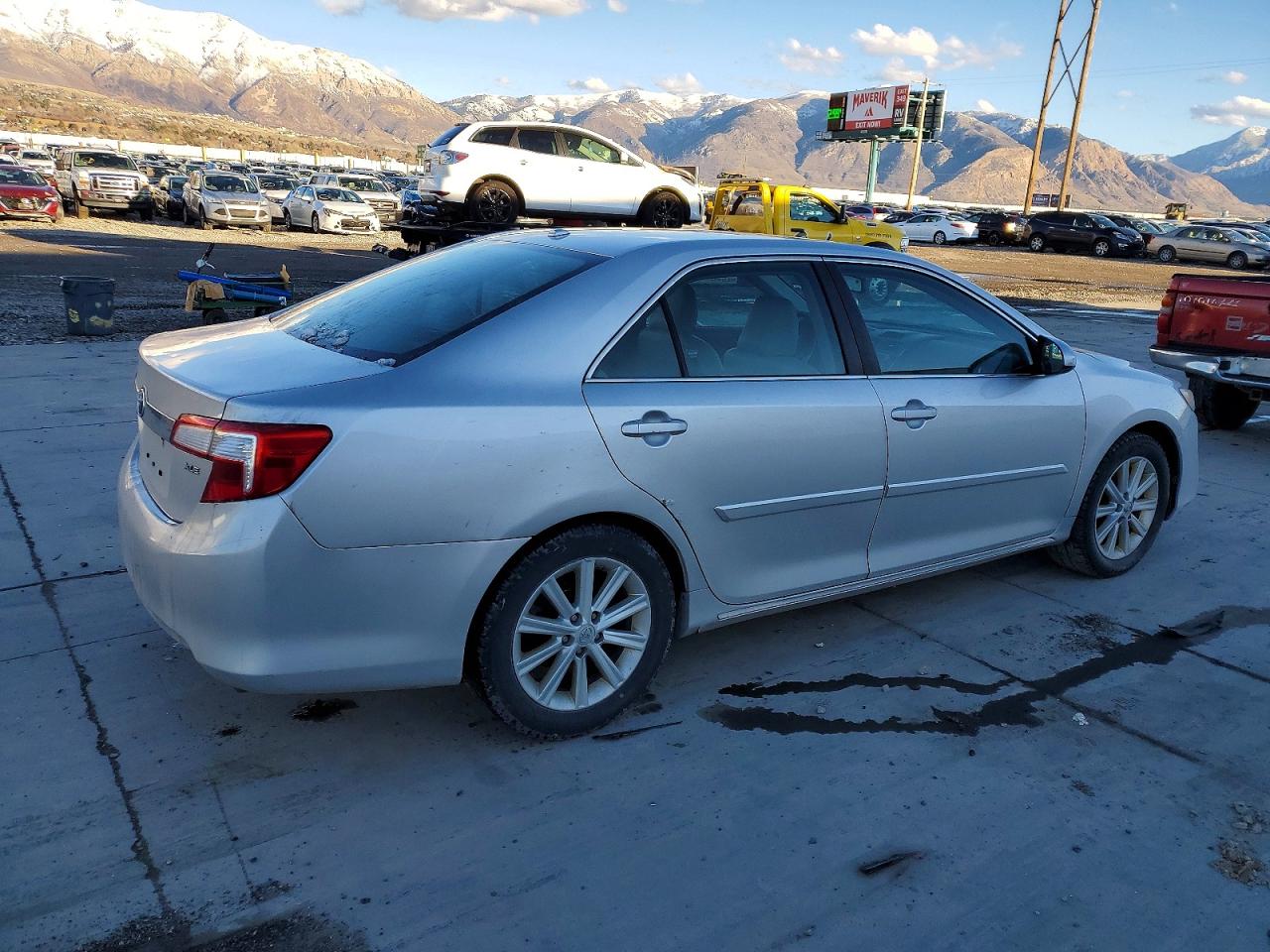 2014 TOYOTA CAMRY photo 3