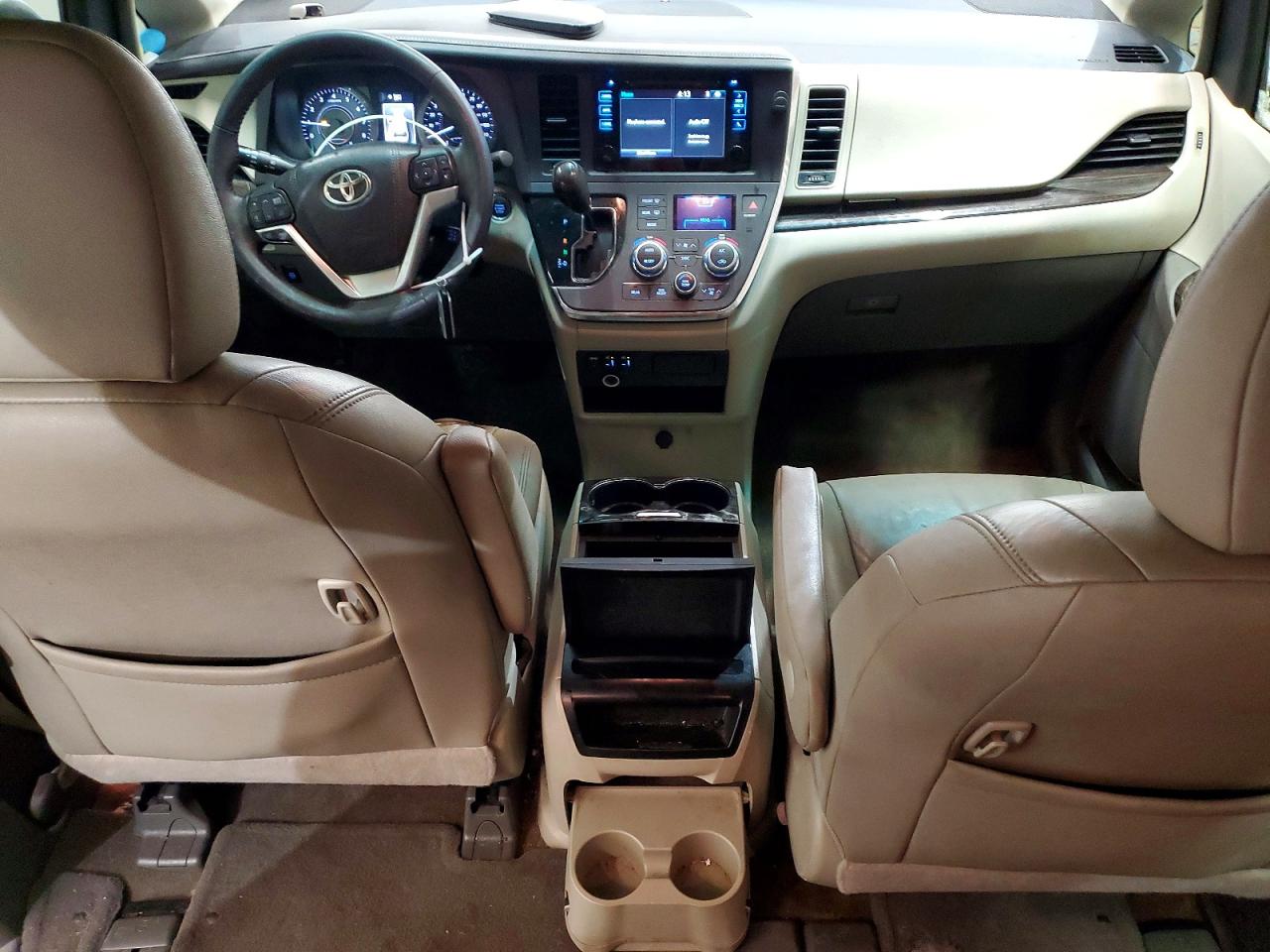 2015 TOYOTA SIENNA XLE photo 8