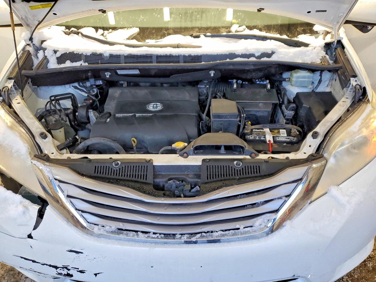 2015 TOYOTA SIENNA XLE photo 12