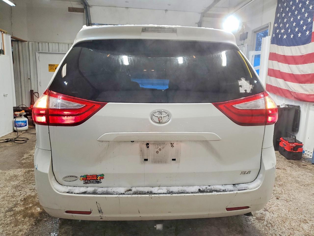 2015 TOYOTA SIENNA XLE photo 6
