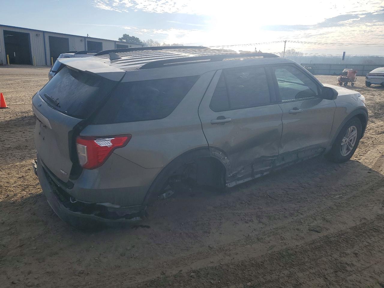 2020 FORD EXPLORER XLT photo 3