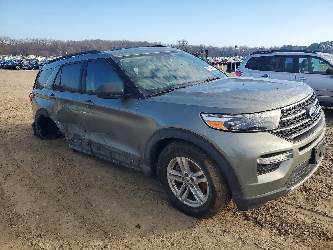 2020 FORD EXPLORER XLT photo 4