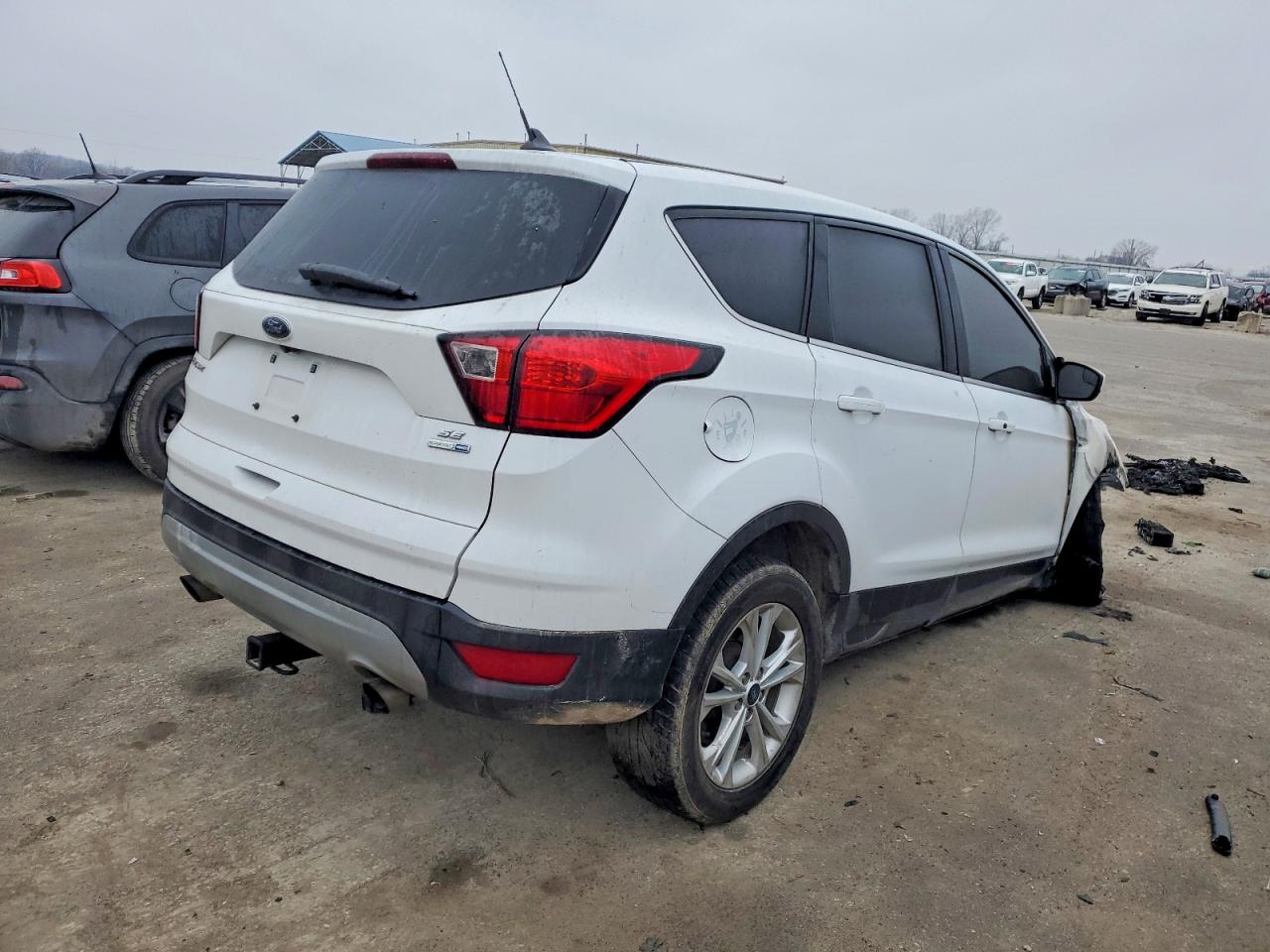 2019 FORD ESCAPE SE photo 3