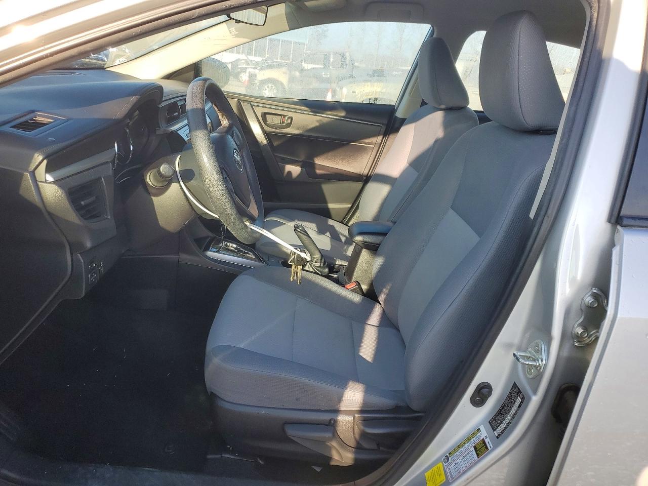 2015 TOYOTA COROLLA L photo 7