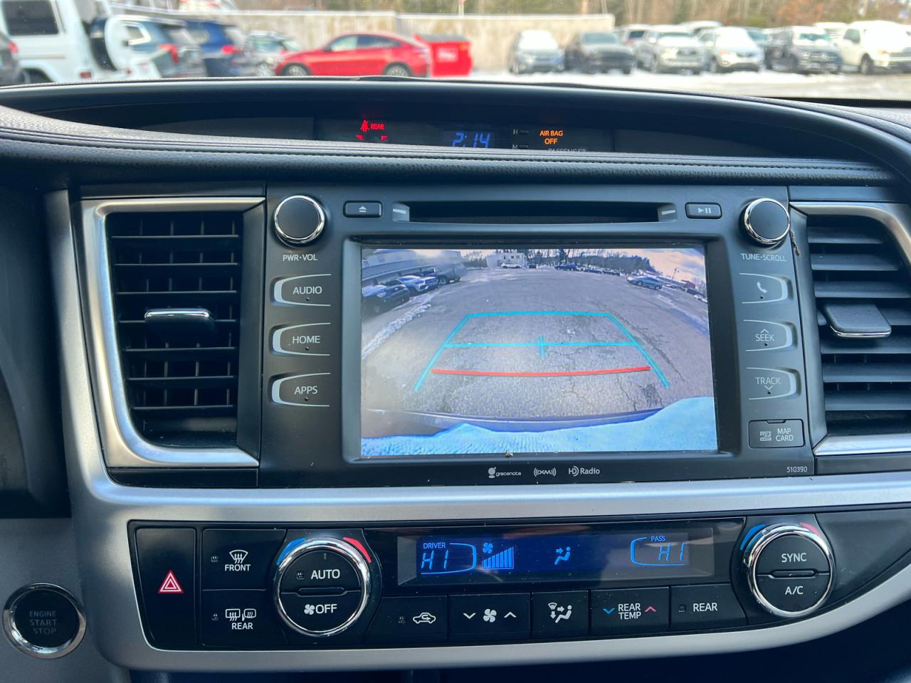 2019 TOYOTA HIGHLANDER SE photo 12