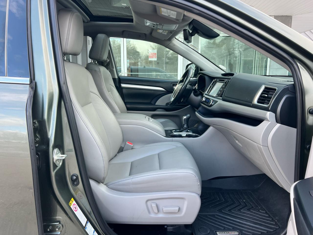 2019 TOYOTA HIGHLANDER SE photo 5
