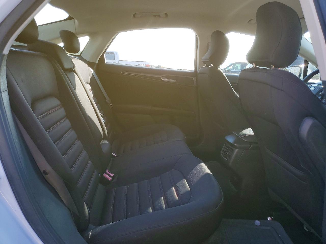 2016 FORD FUSION SE photo 10