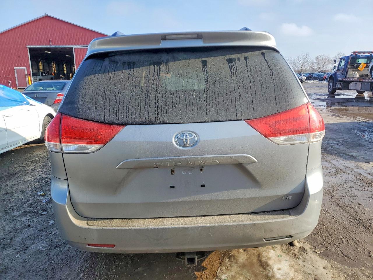 2013 TOYOTA SIENNA LE photo 6