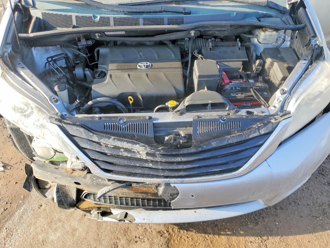2013 TOYOTA SIENNA LE photo 12