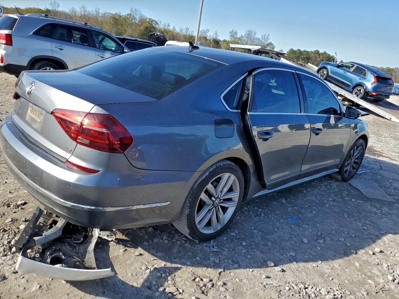 2017 VOLKSWAGEN PASSAT SE photo 3