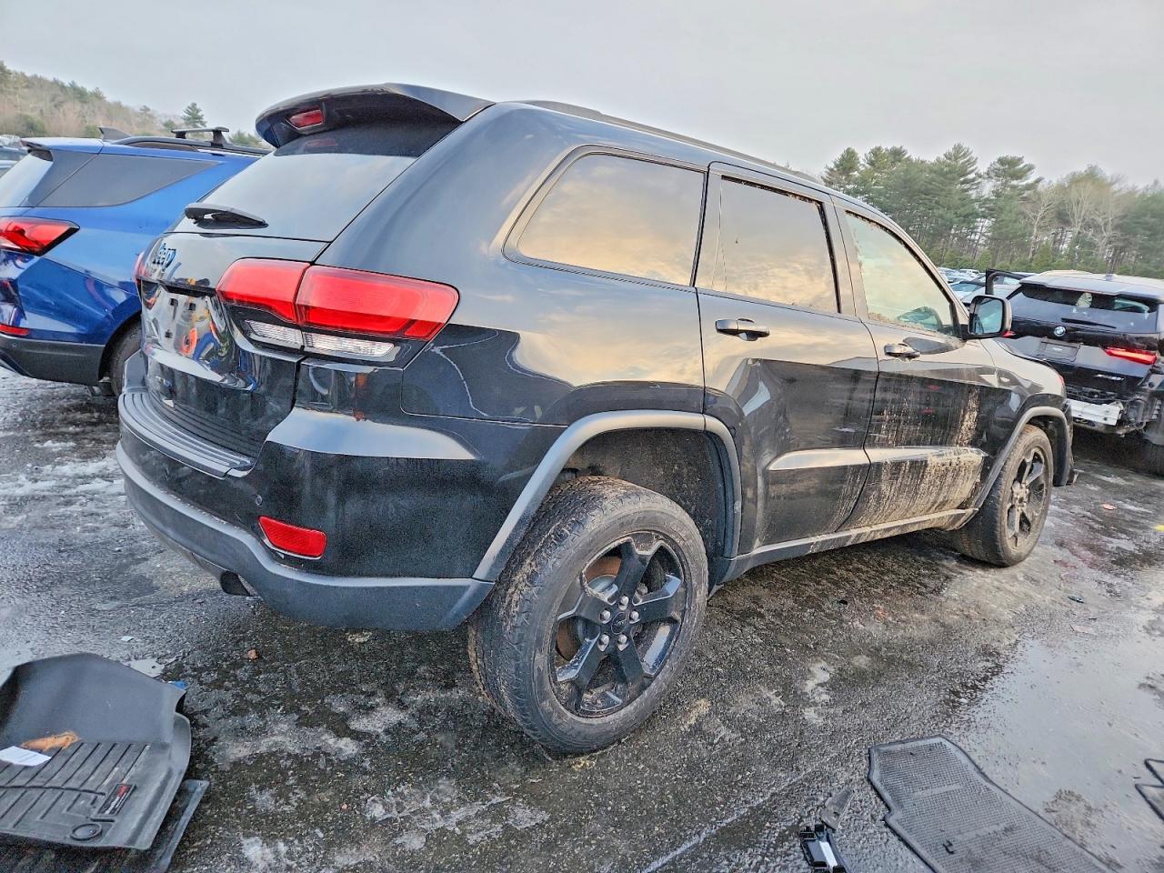 2019 JEEP GRAND CHEROKEE LAREDO photo 3