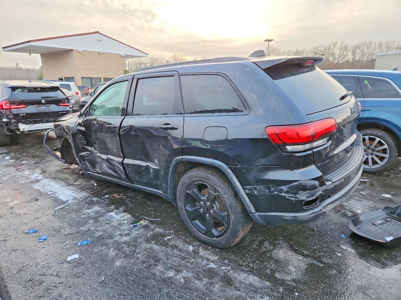 2019 JEEP GRAND CHEROKEE LAREDO photo 2
