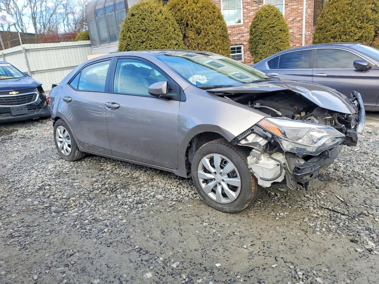 2015 TOYOTA COROLLA photo 4