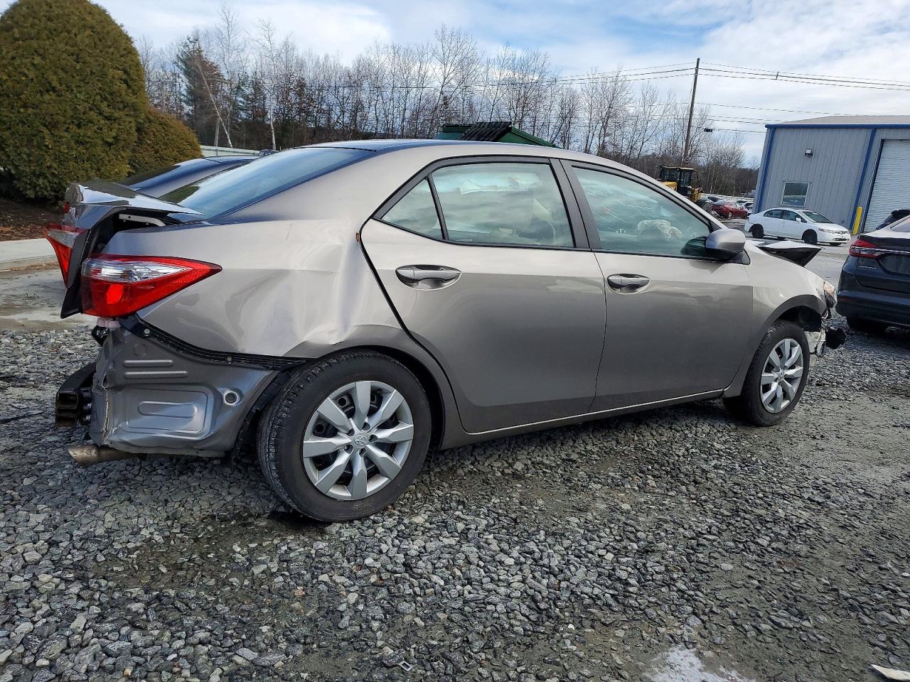 2015 TOYOTA COROLLA photo 3
