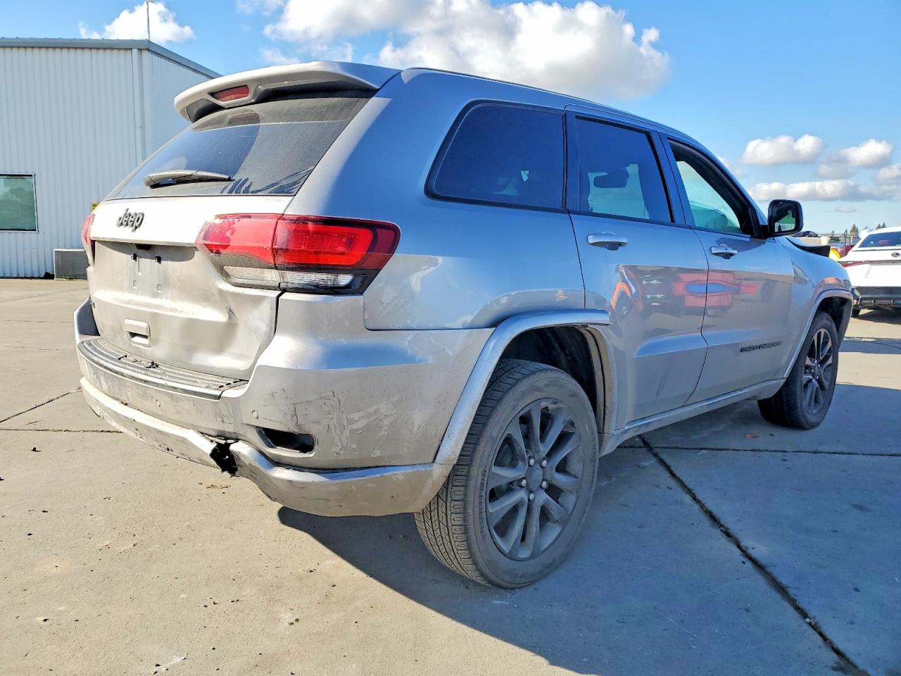 2019 JEEP GRAND CHEROKEE LAREDO photo 3
