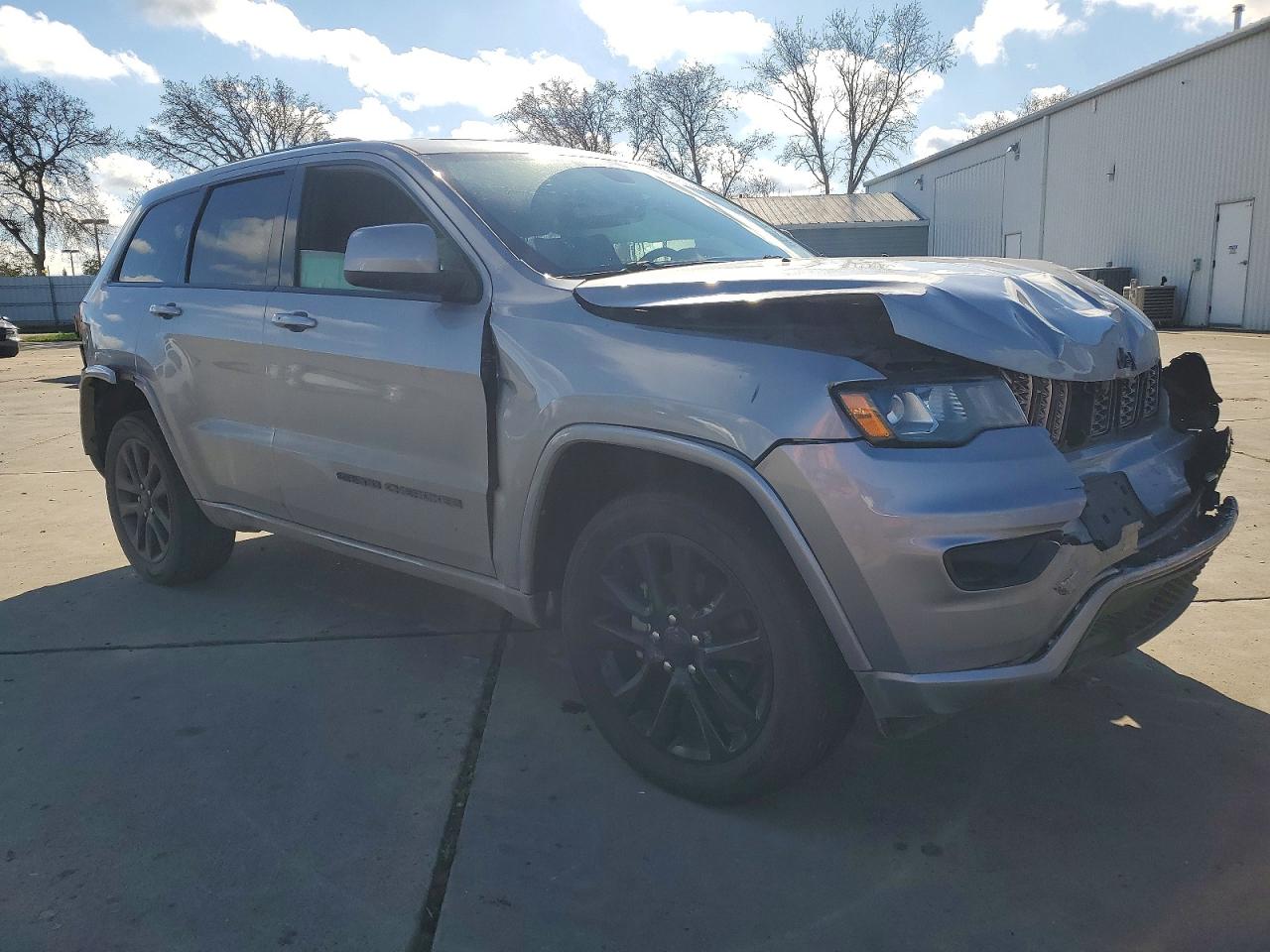 2019 JEEP GRAND CHEROKEE LAREDO photo 4