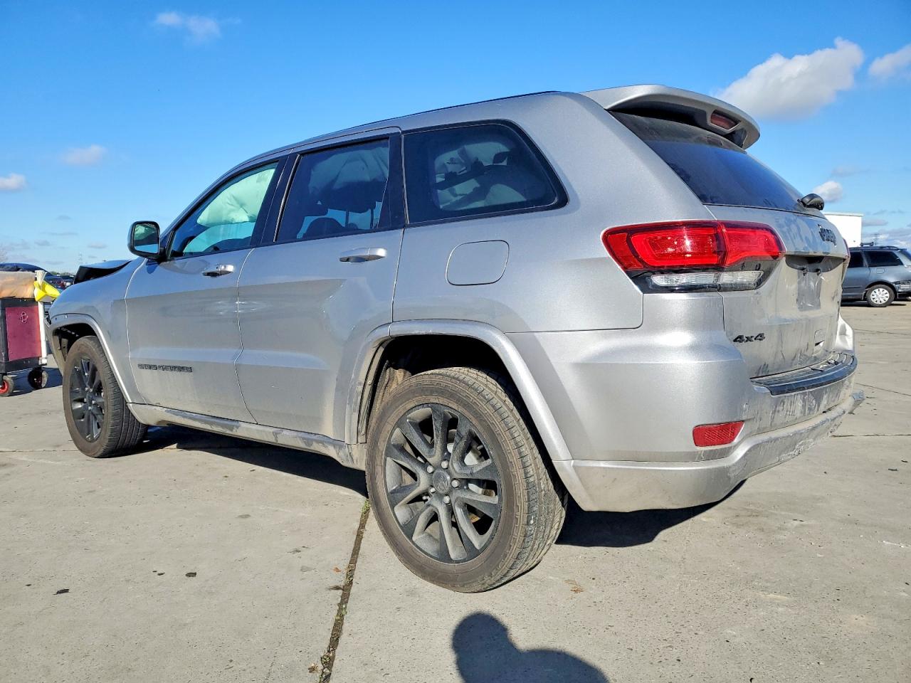 2019 JEEP GRAND CHEROKEE LAREDO photo 2