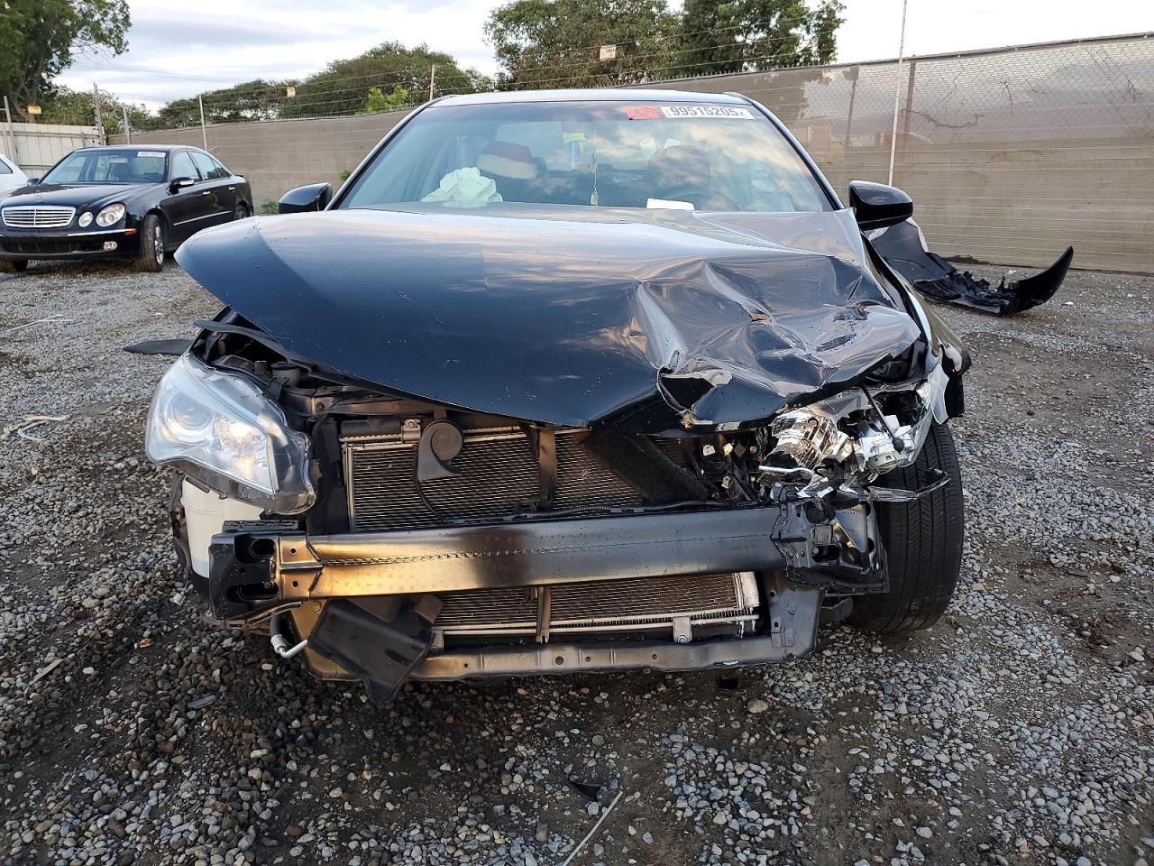 2015 TOYOTA CAMRY LE photo 9