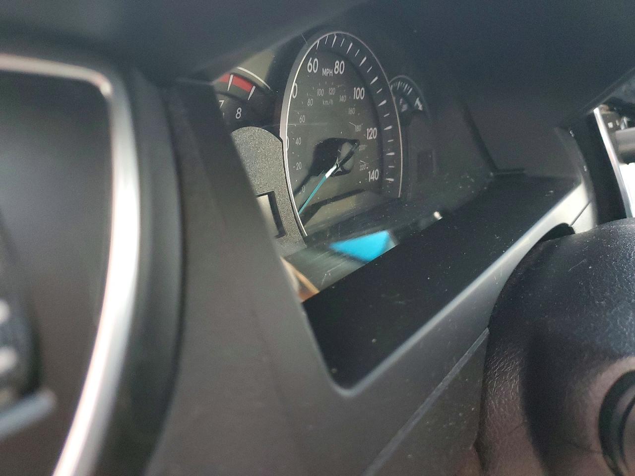 2015 TOYOTA CAMRY LE photo 17