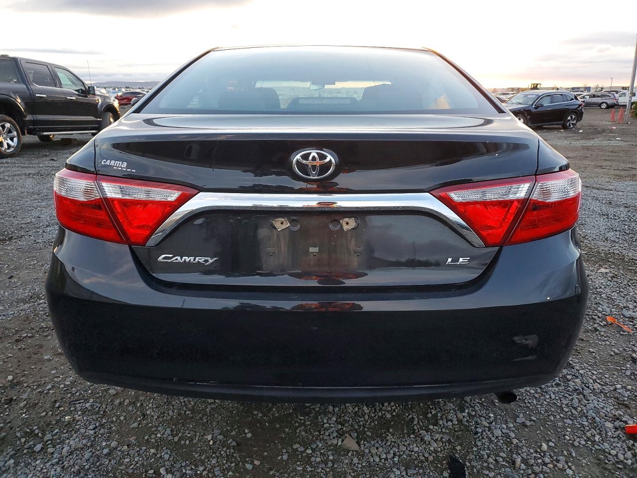 2015 TOYOTA CAMRY LE photo 11