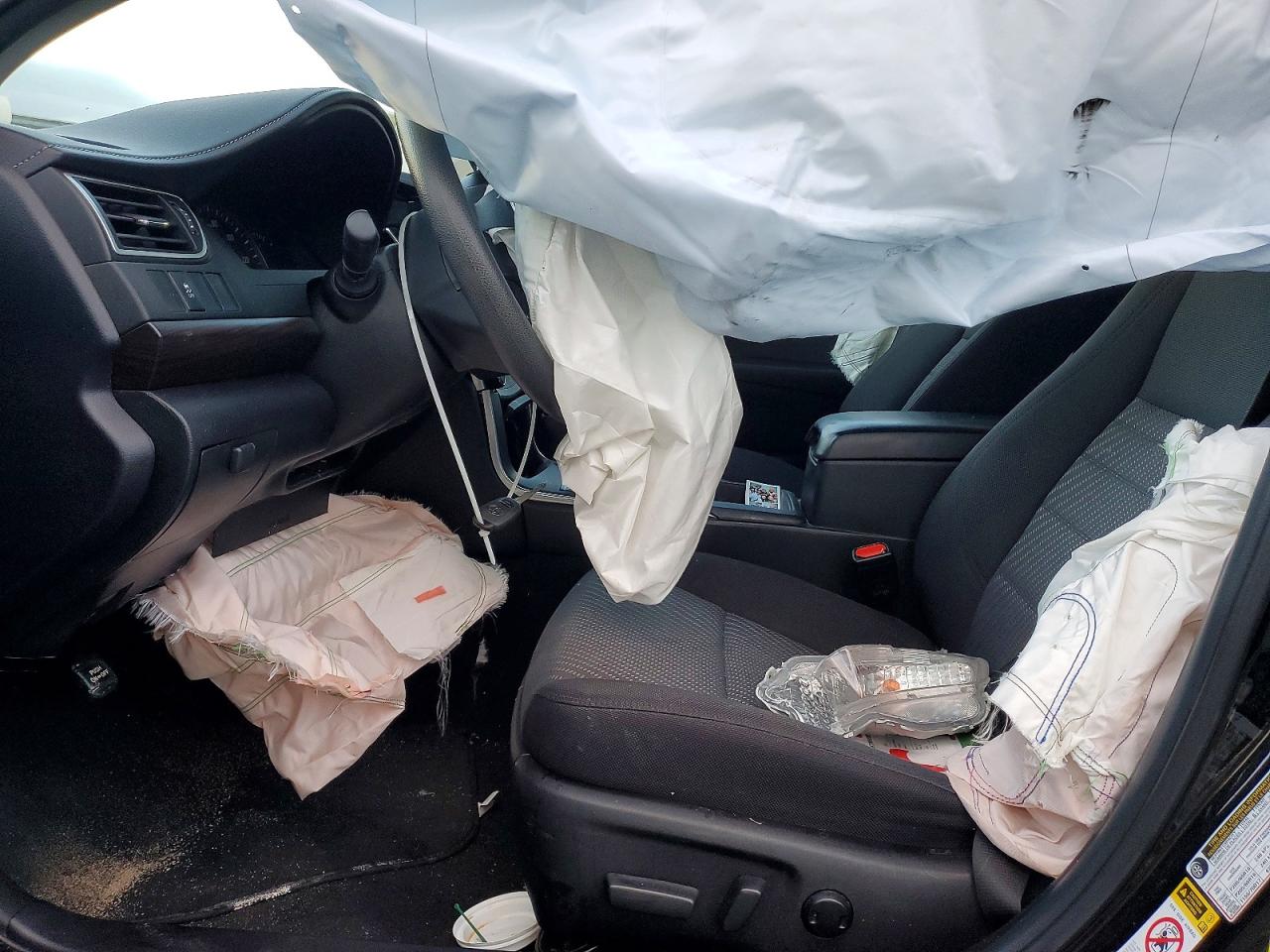 2015 TOYOTA CAMRY LE photo 13