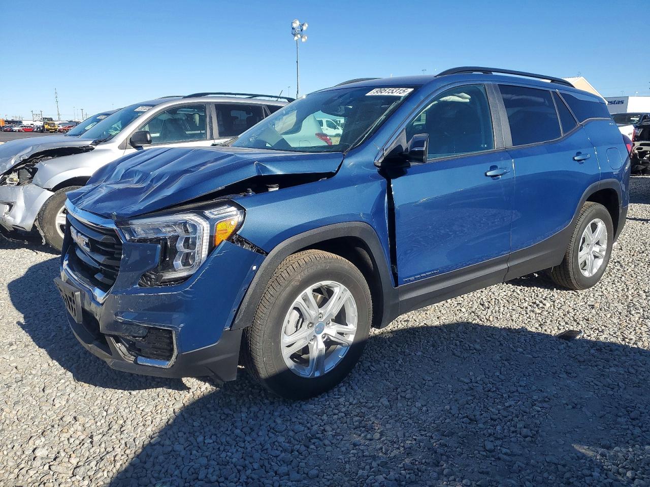 2024 GMC TERRAIN SLE photo 2