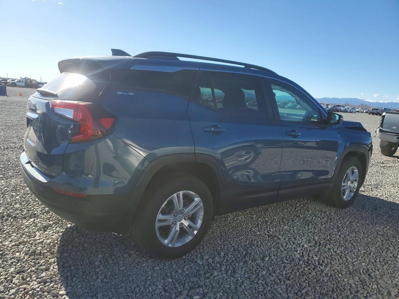 2024 GMC TERRAIN SLE photo 5