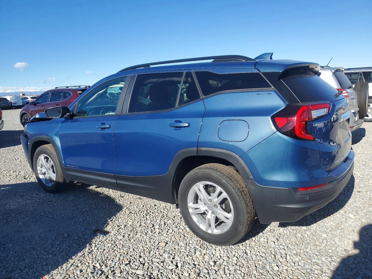 2024 GMC TERRAIN SLE photo 3