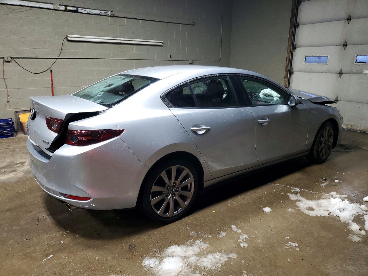 2019 MAZDA 3 SELECT photo 3