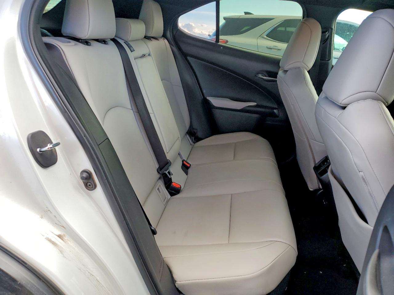 2022 LEXUS UX 250H BASE photo 10