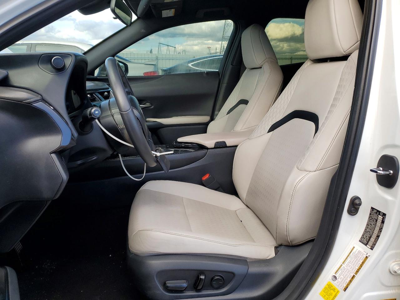 2022 LEXUS UX 250H BASE photo 7