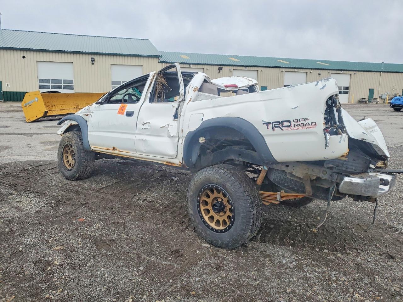 2002 TOYOTA TACOMA DOUBLE CAB photo 2