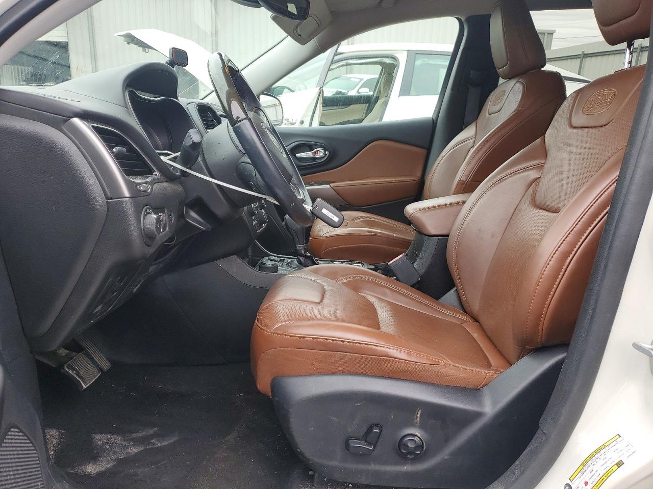 2019 JEEP CHEROKEE OVERLAND photo 7