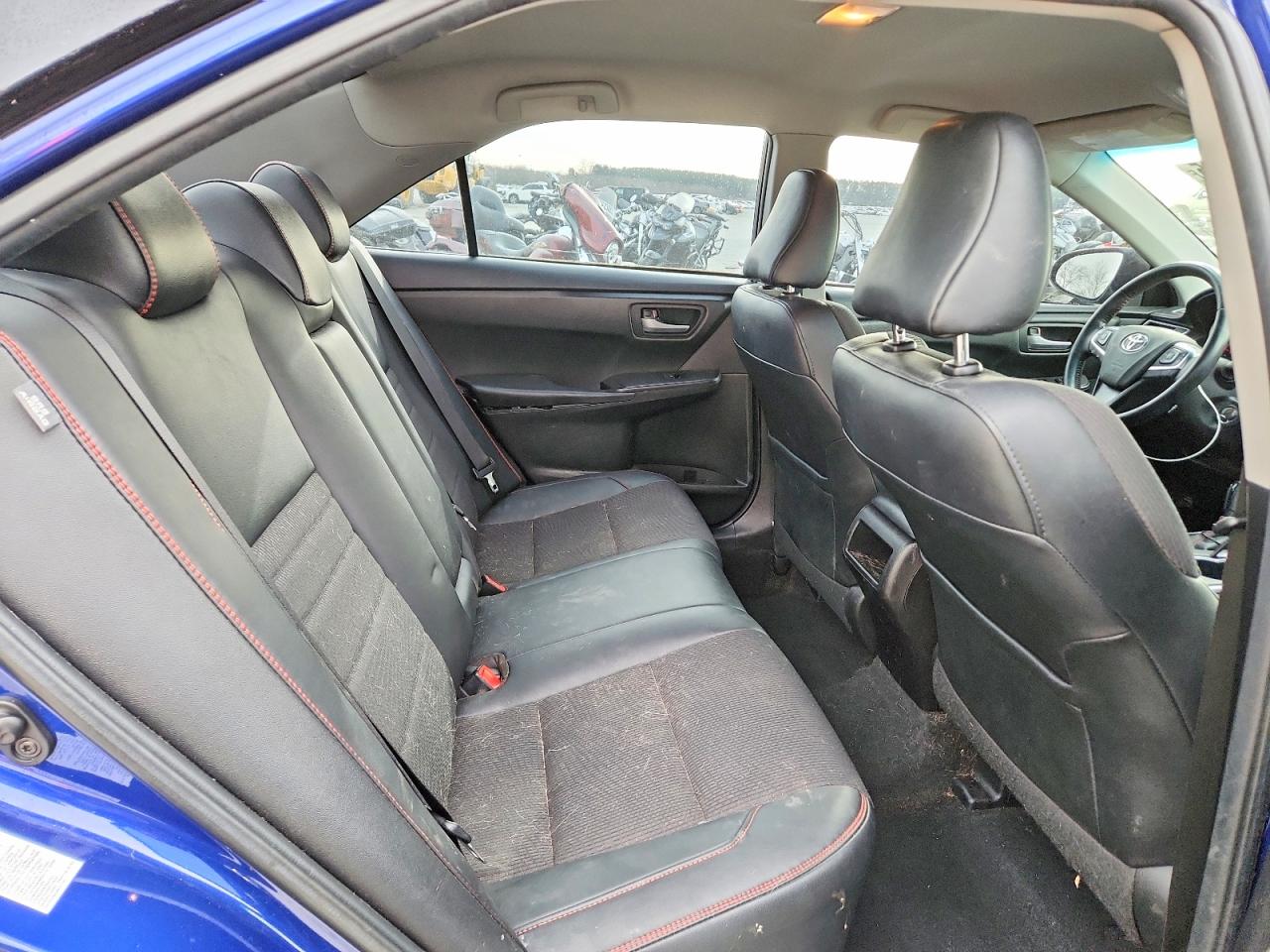 2016 TOYOTA CAMRY LE photo 10