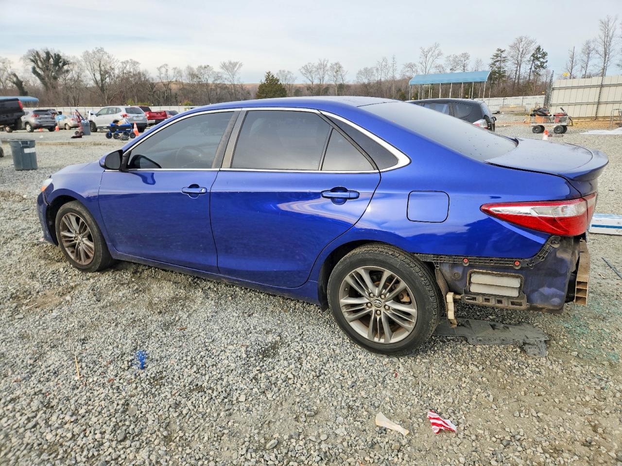 2016 TOYOTA CAMRY LE photo 2