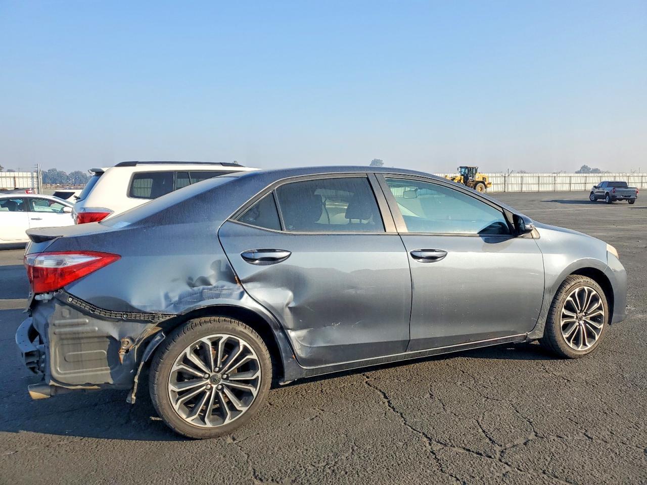 2014 TOYOTA COROLLA L photo 3
