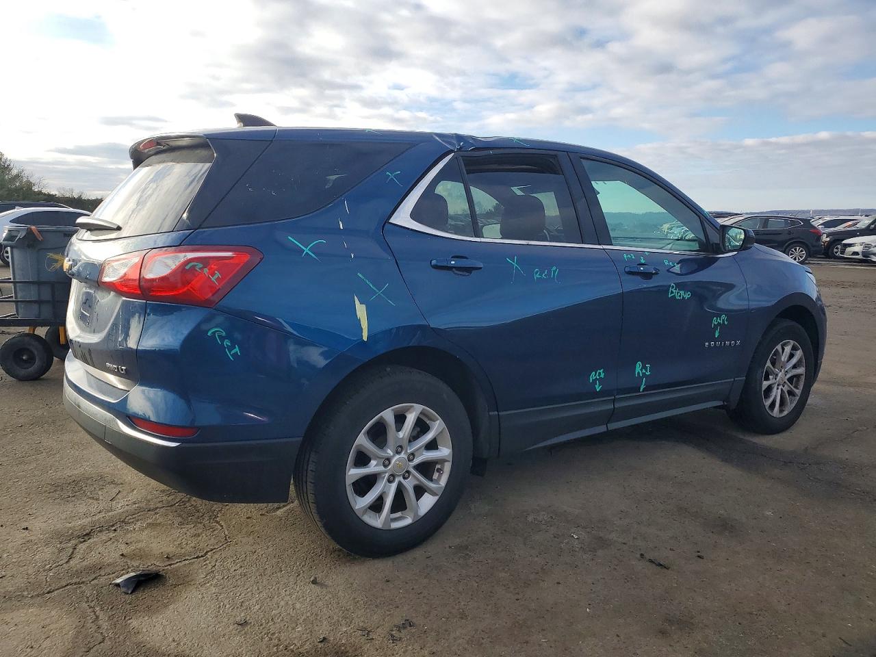 2019 CHEVROLET EQUINOX LT photo 3