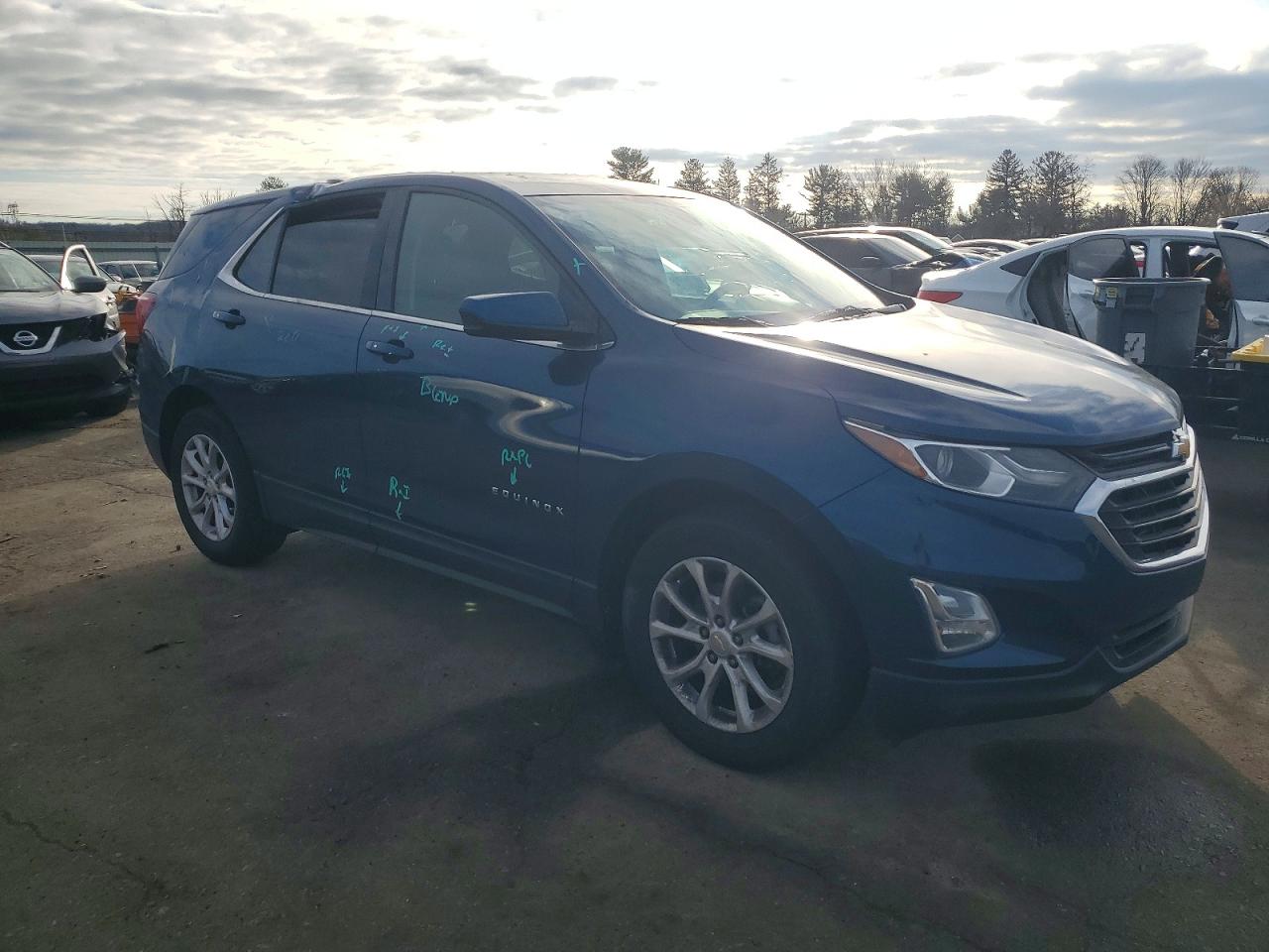 2019 CHEVROLET EQUINOX LT photo 4