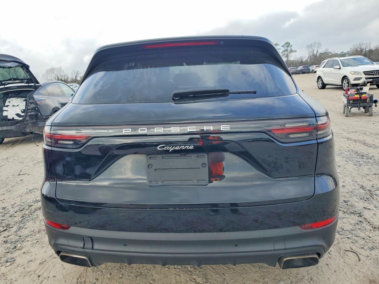 2022 PORSCHE CAYENNE photo 11