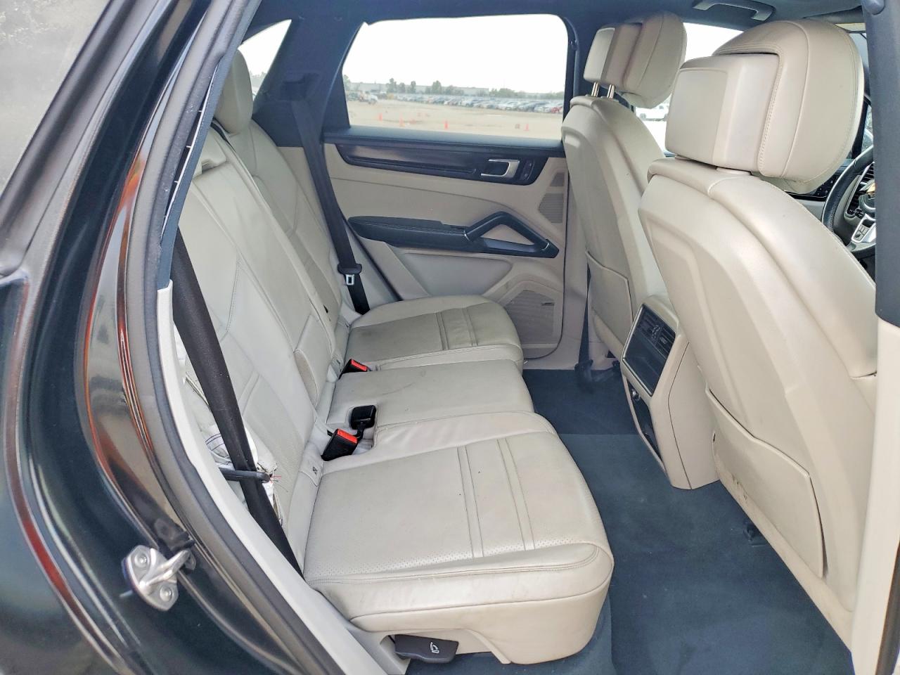 2022 PORSCHE CAYENNE photo 19