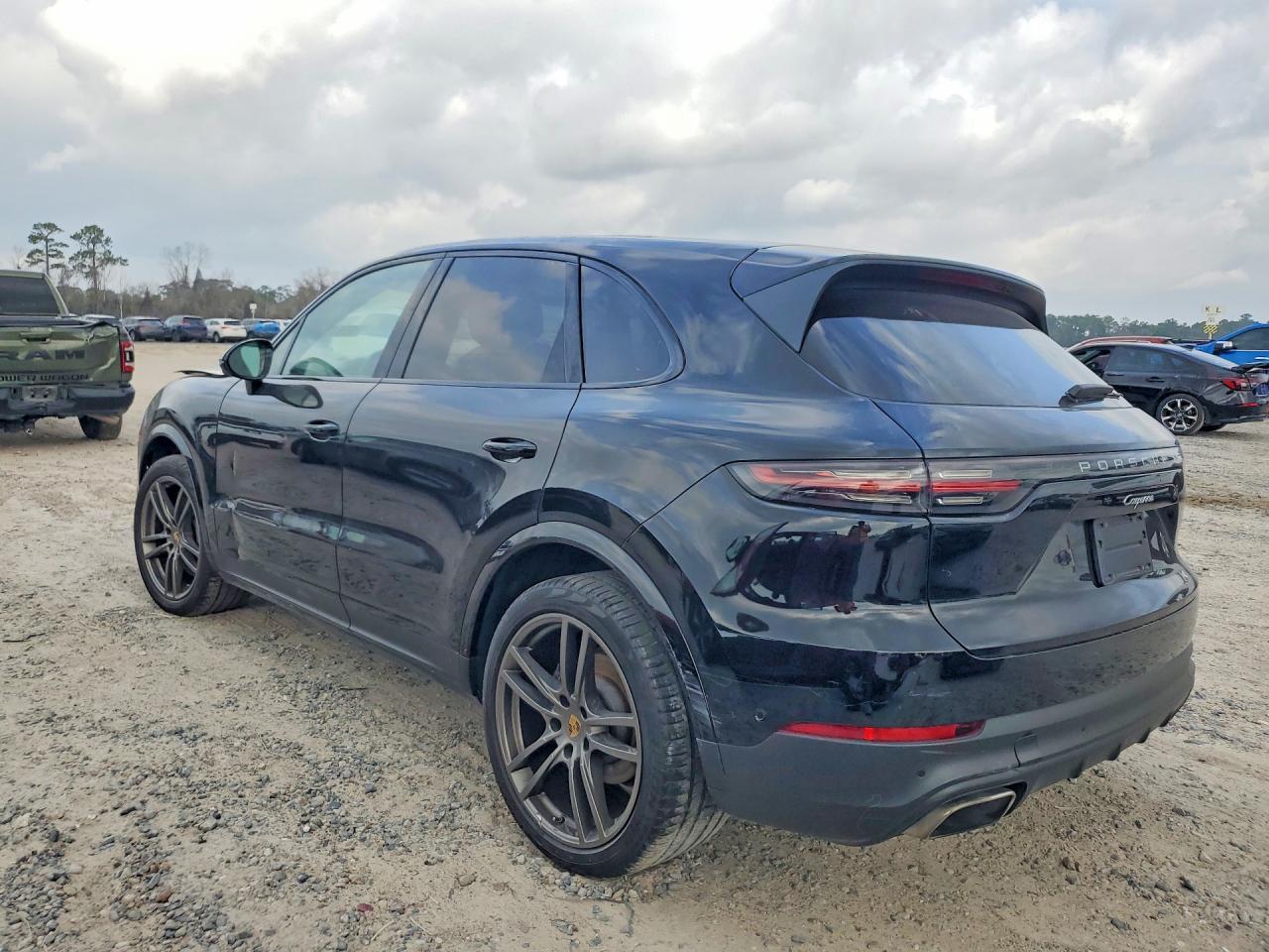 2022 PORSCHE CAYENNE photo 3