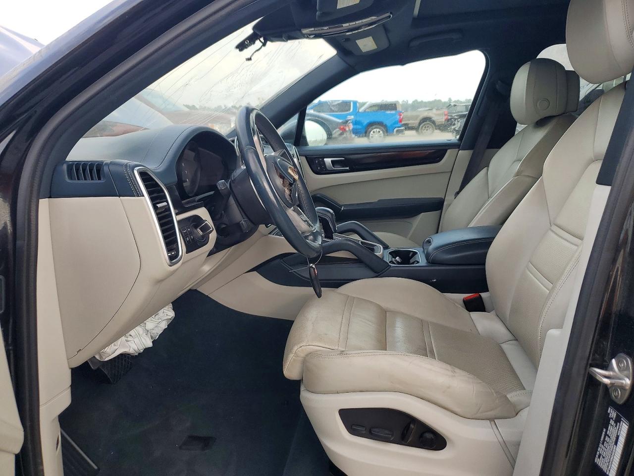2022 PORSCHE CAYENNE photo 13