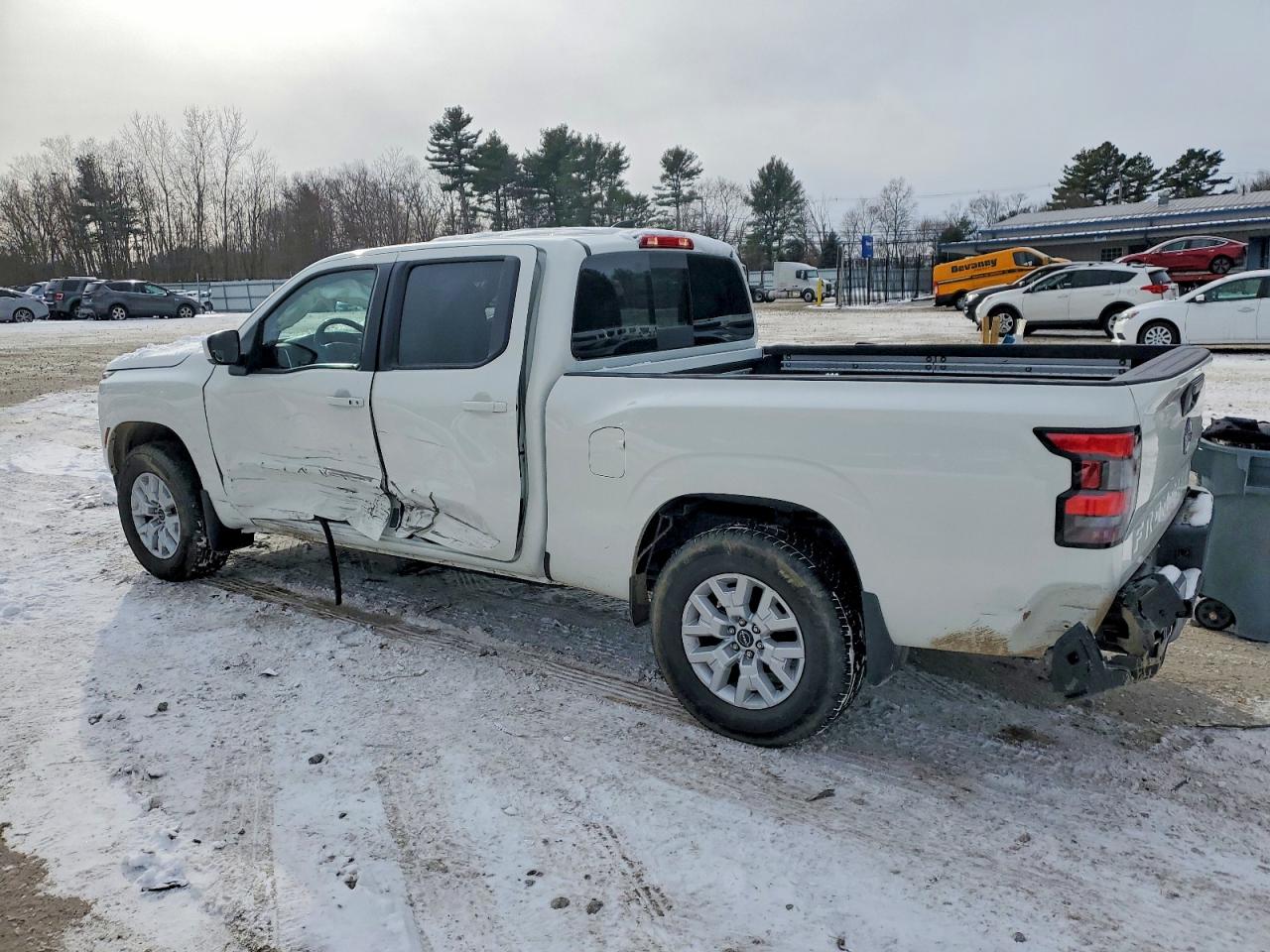 2024 NISSAN FRONTIER SV photo 2