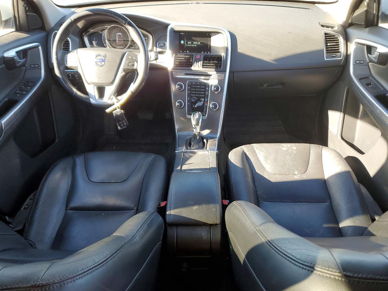 2016 VOLVO XC60 T6 PREMIER photo 15